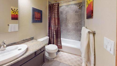 17-35805-Elkridge-Run-Bathroom2-ai