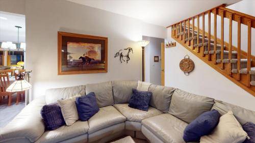 22-35805-Elkridge-Run-Living-Room5-ai