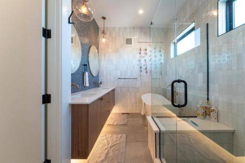 77-19-Denver-Lo-Hi-BoHo-Chic-Design-with-Hot-Tub