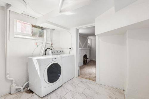 Laundry-Room SMALL (1)